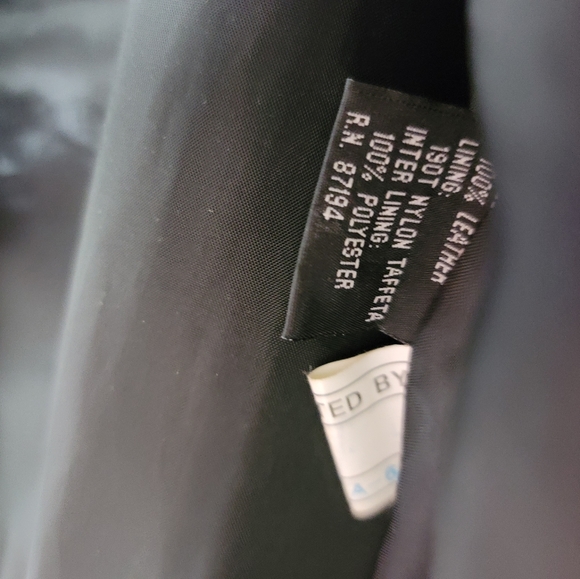 NWOT. Amalfi Leather double breasted womens jacket. Size M. (686) - Picture 3 of 6